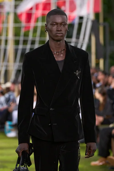 Look 1